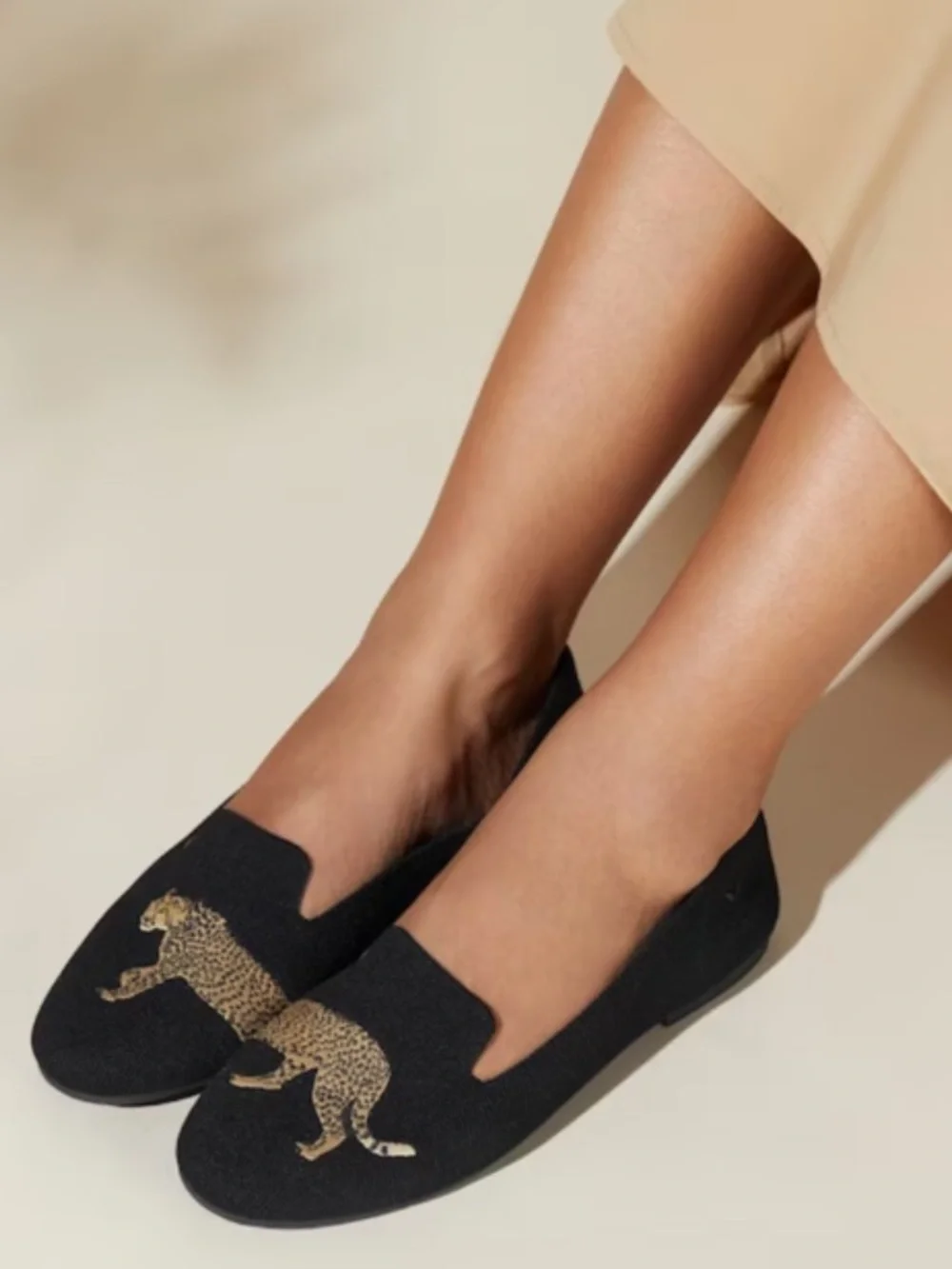 Vivaia Audrey Round-Toe EU41 US9.5-10Cheetah Embroidered Loafer EUC Perfect